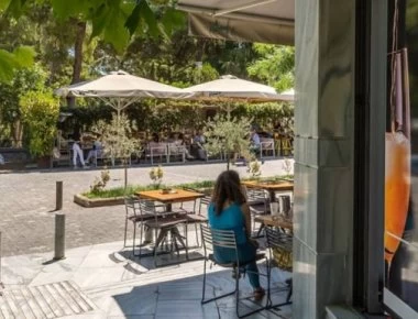 Ο πρώτος αυτόματος πωλητής ελληνικής μπύρας είναι γεγονός και βρίσκεται στο Θησείο (φωτο)